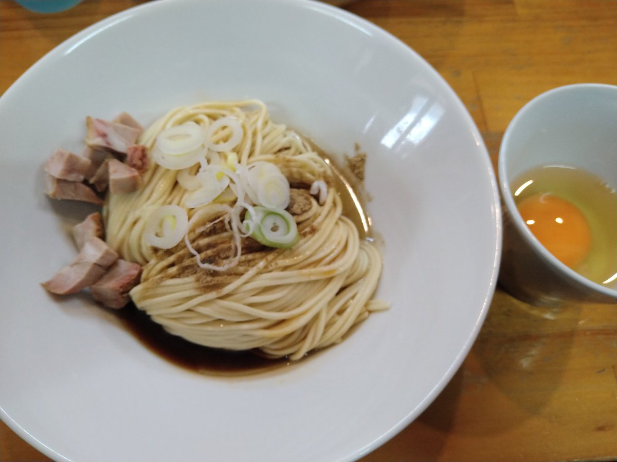 煮干中華ソバ　イチカワ
味玉付き煮干ソバ＋和え玉＋生卵
今年ラストの営業、今年も無事最後まで通えた事、毎回感動する美味さの一杯を提供し続けて頂いて感謝しかありません!今年は沼シリーズや、前半は清から後半は濁のスープとその時々の一杯を味わえて最高でした!
また来年も楽しみです♪