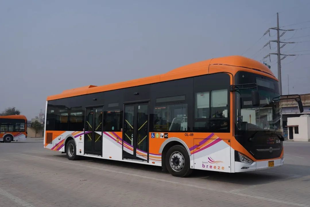 FaizanGujjar026's tweet image. Karachi’s BRT Just Got Bigger
Senior Minister @sharjeelinam  officially inaugurated the Orange Line connection with the Green Line today a giant leap for a modern integrated public transport network! Key DSMT officials also briefed him on the project.
#BRT #OrangeLine #GreenLine