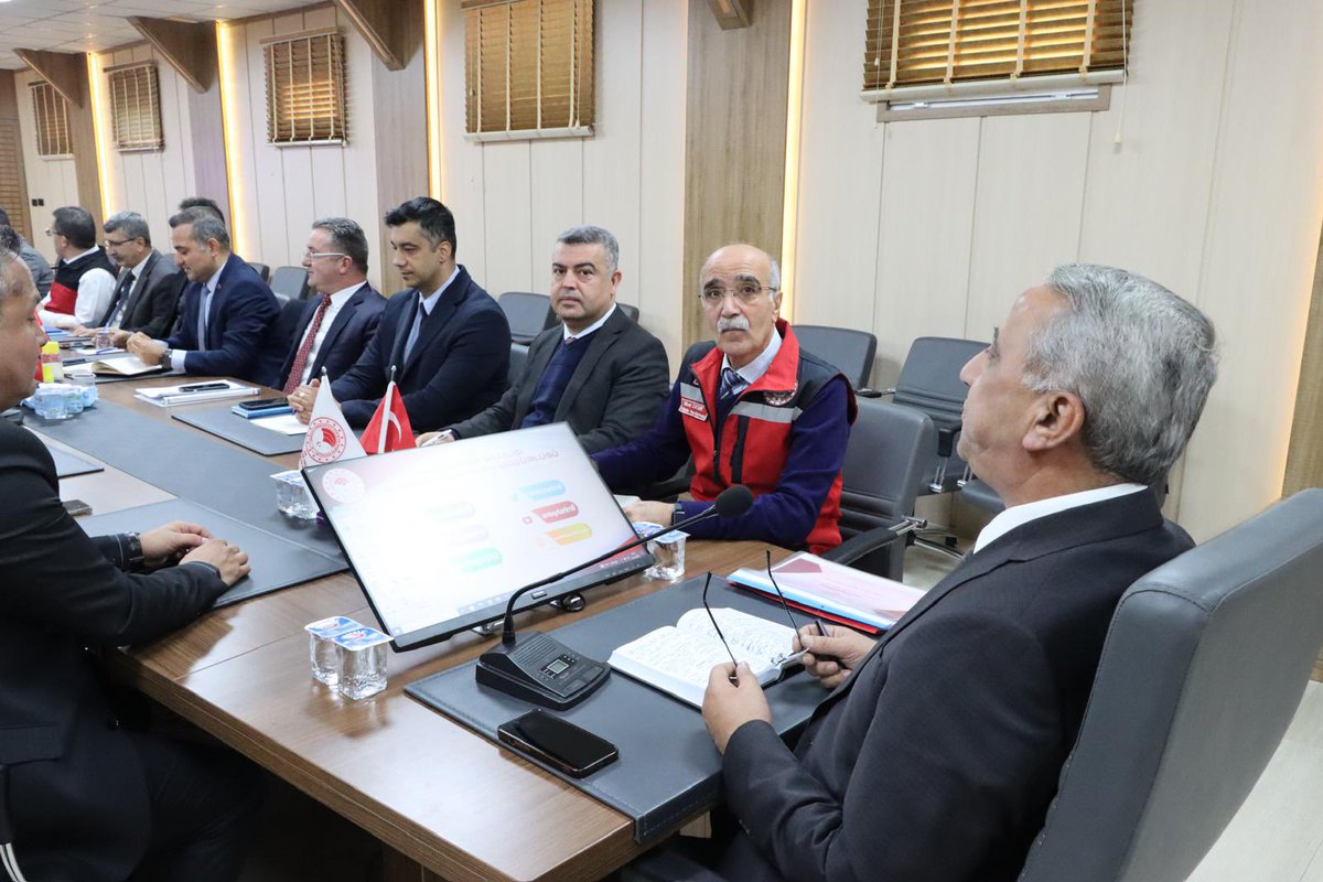 anteptarimill's tweet photo. İl Müdürümüz Sayın İbrahim Sağlam başkanlığında, İl Müdür Yardımcılarımız, İlçe ve Şube Müdürlerimizin katılımıyla yıl sonu değerlendirme toplantısı düzenlenmiştir. Şube Müdürleri sunumuna müteakip istişarelerde bulunulmuştur. 

@TCTarim @ibrahimyumakli @ibrahimsaglam46 https://t.co/LG9cTmXN6y
