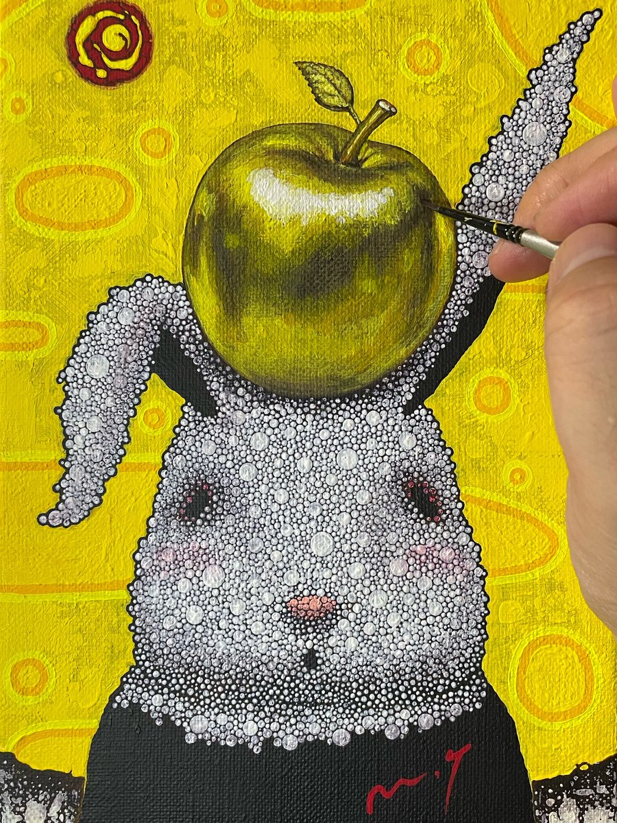nutsart's tweet photo. 年末はやっぱり🐰✨🍎

#うさぎとりんご #月と太陽とウサギ #goldapple #金のりんご #頭にりんご https://t.co/beO2PBLy73