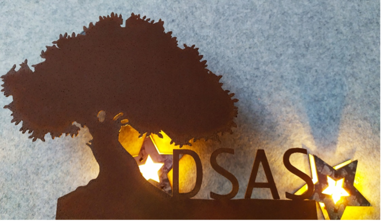 AsociacionDSAS's tweet photo. Para el nuevo año 2026, continuamos el viaje.
Vivir la vida aceptando el reto.
Desplegar las alas e intentarlo de nuevo.
Porque cada día es un nuevo comienzo.
Porque este es el momento.
✨ ¡Feliz Año Nuevo!
#DSAS https://t.co/yY50zGa3vc