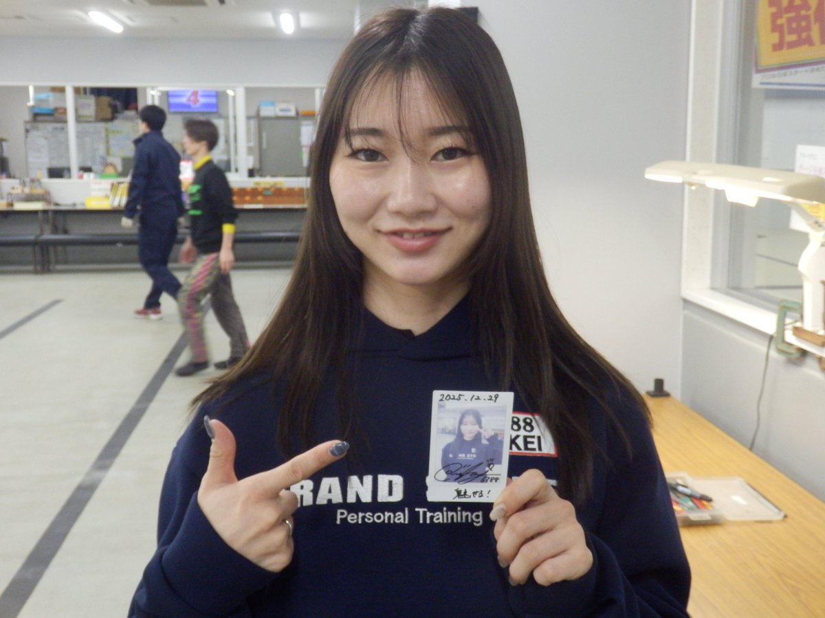 sanspo_boatrace's tweet photo. ／
🆕【#ボートレース大村 ・第14回 #クイーンズクライマックス/#クイーンズクライマックスシリーズ】プレゼント企画🔥
サイン入りチェキを抽選でそれぞれ１名様（計３名様）にプレゼント🎁
＼

#武井莉里佳  #湯淺紀香 両選手😊

#米丸乃絵  #武井莉里佳、#山口真喜子 #山下夏鈴 仲良し４人組からサイン入りチェキ📸をいただきました😊💛

【応募方法】
1⃣ @sanspo_boatraceをフォロー
2⃣この投稿をリポスト
3⃣どのチェキが欲しいのか希望はコメントや引用リポストで投稿してください
※希望がない場合は記載不要です

#サンケイスポーツ をつけてコメントすると当選確率アップ✨

▼締め切り▼
2026年1月1日まで📅

当選はDMにてお知らせします

#懸賞 #ボートレース #プレゼント企画 #拡散希望 #キャンペーン #お宝 #プレゼント #懸賞企画 #懸賞キャンペーン #サンスポ #サンケイスポーツ #Ｘ懸賞 #Twitter懸賞 #ボートレース大村 #大村 #チェキ #ボートレース #BOATRACE