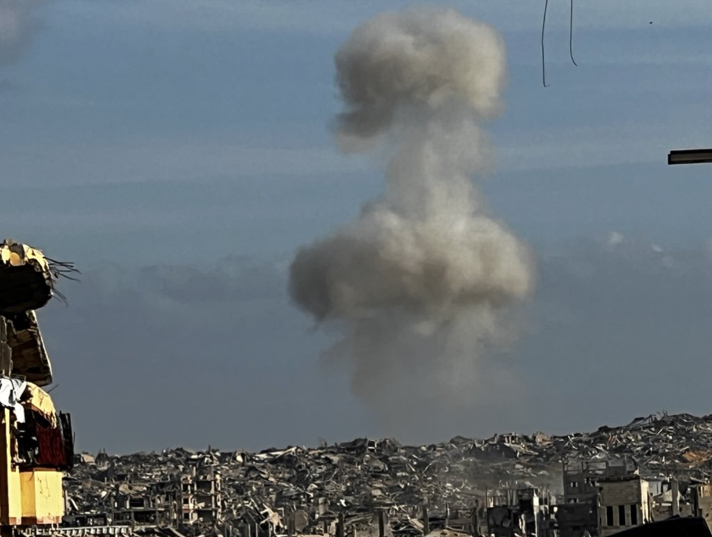 💥One minute ago, Israeli bombing in Al Zaytoun neighbourhood of the Gaza City..