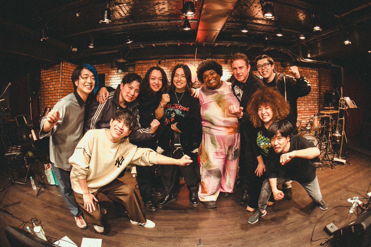 akiyakodai's tweet photo. 2025年、愉快な仲間たちと共にライブ納めしました！

いやー
いやー
いやー

楽しかった！！！！！！！

お越しくださった皆さま、ありがとうございました！！！
#大忘年会2025 

photo by Motomi Mizoguchi https://t.co/gXsLkgXrQT