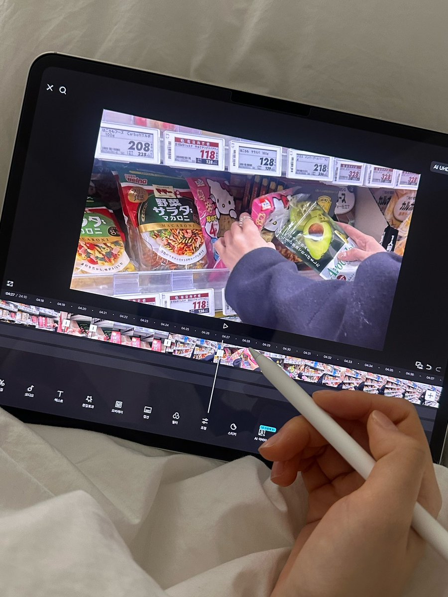 _ywO2's tweet image. ちゃんとキティちゃんのマカロニ手に取っててかわいい