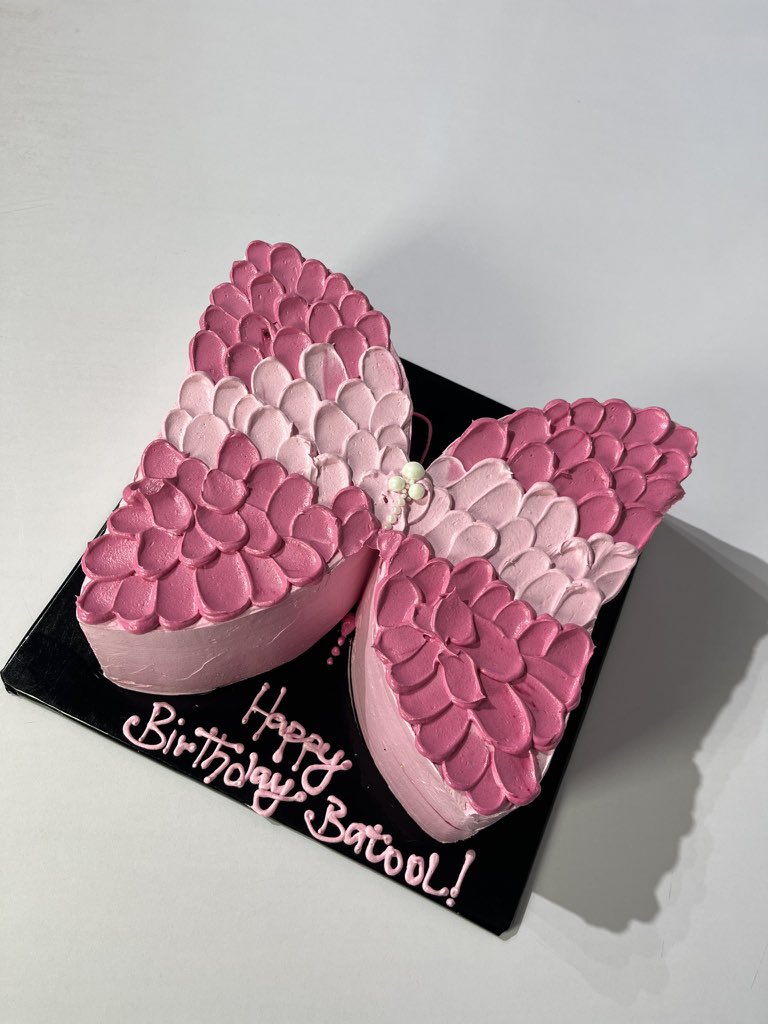 FGirlrita's tweet image. I ordered a birthday cake see what I got Jesus

What I ordered Vs what I got 😭😭