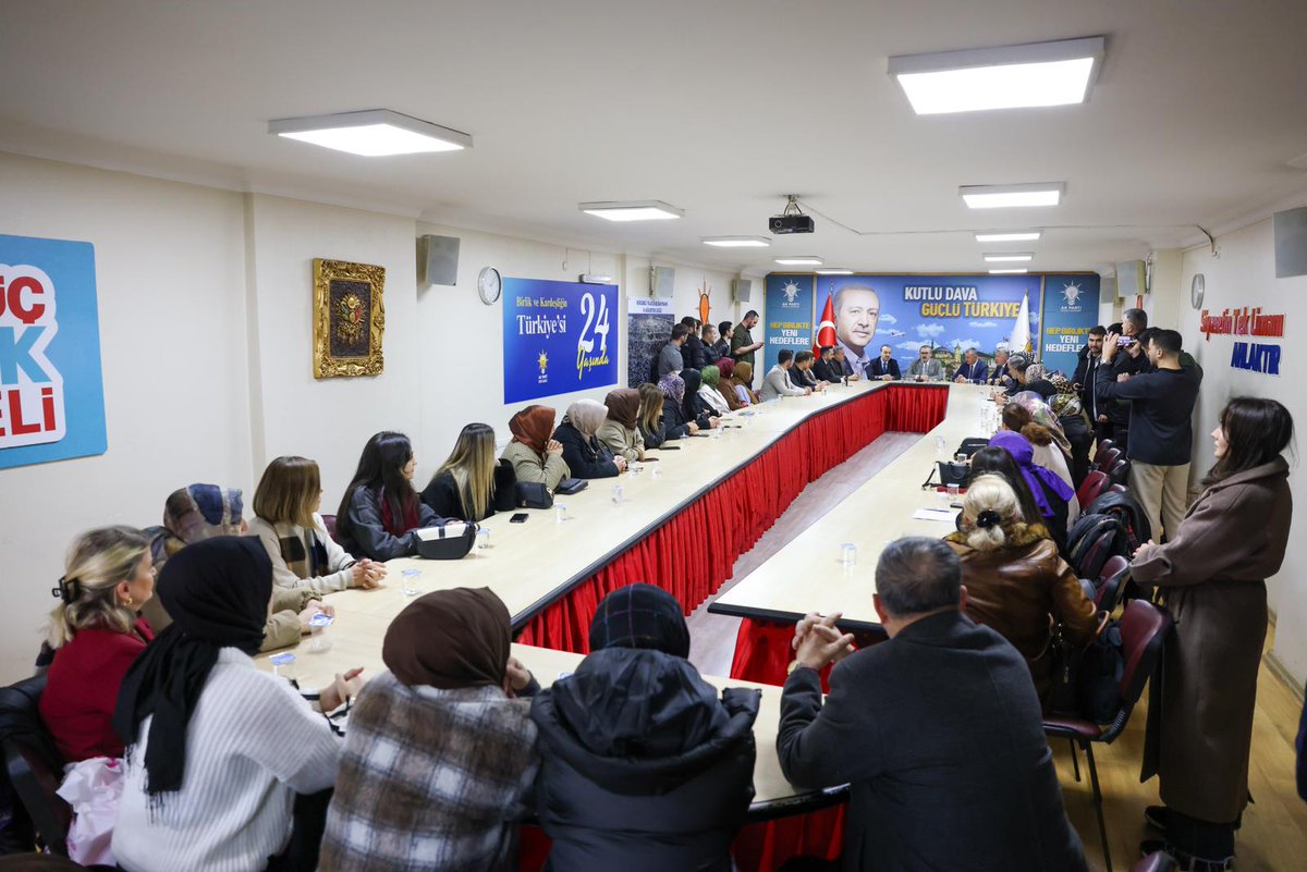 Şehrimizde gerçekleştirdiğimiz programlar kapsamında, MKYK Üyemiz ve geçmiş dönem Kültür ve Turizm Bakanımız Sayın Mahir Ünal’ı Kocaeli İl Başkanlığımızda misafir ettik.
Teşkilat çalışmalarımız ve şehrimizin gündemine dair başlıkları ele aldığımız verimli bir istişare