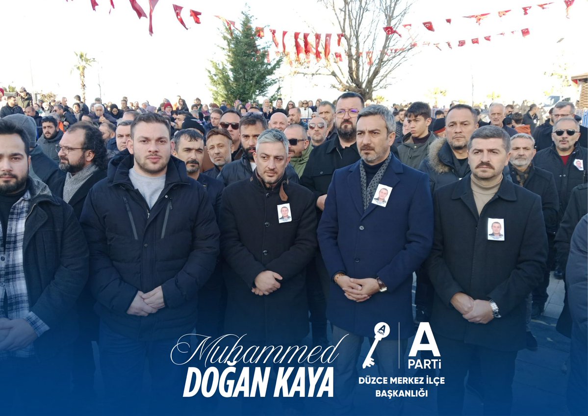 Kahraman şehidimizi dualarla ebediyete uğurladık. Rabbim mekanını cennet, makamını âli eylesin. Milletimizin başı sağ olsun.

<a href="/yavuzagiraliog/">Yavuz Ağıralioğlu</a> 
<a href="/APartiTeskilat/">Anahtar Parti Teşkilat Başkanlığı</a>