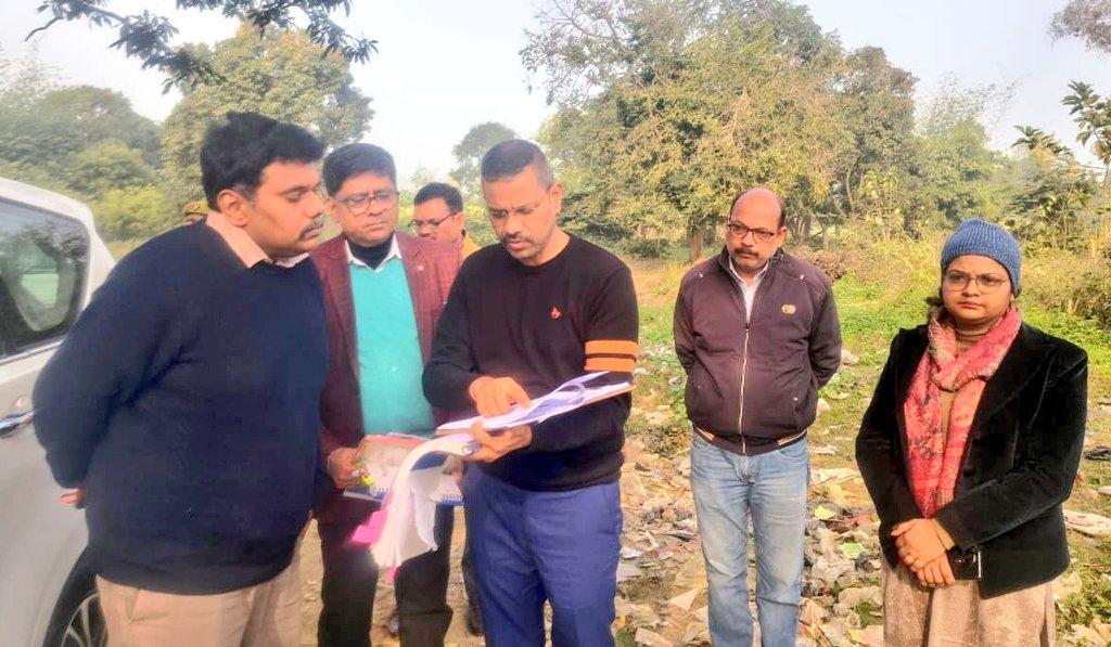dm_sitapur's tweet photo. माह नवम्बर के पंजीकृत बड़ी मालियत के लेखपत्रों के निरीक्षण के क्रम में तहसील सदर तथा तहसील सिधौली के दो पंजीकृत लेखपत्रों द्वारा अंतरित संपत्तियों की स्थलीय जांच कर आवश्यक निर्देश सभी सम्बन्धित अधिकारियों को दिए। https://t.co/gtjPC4nPe6