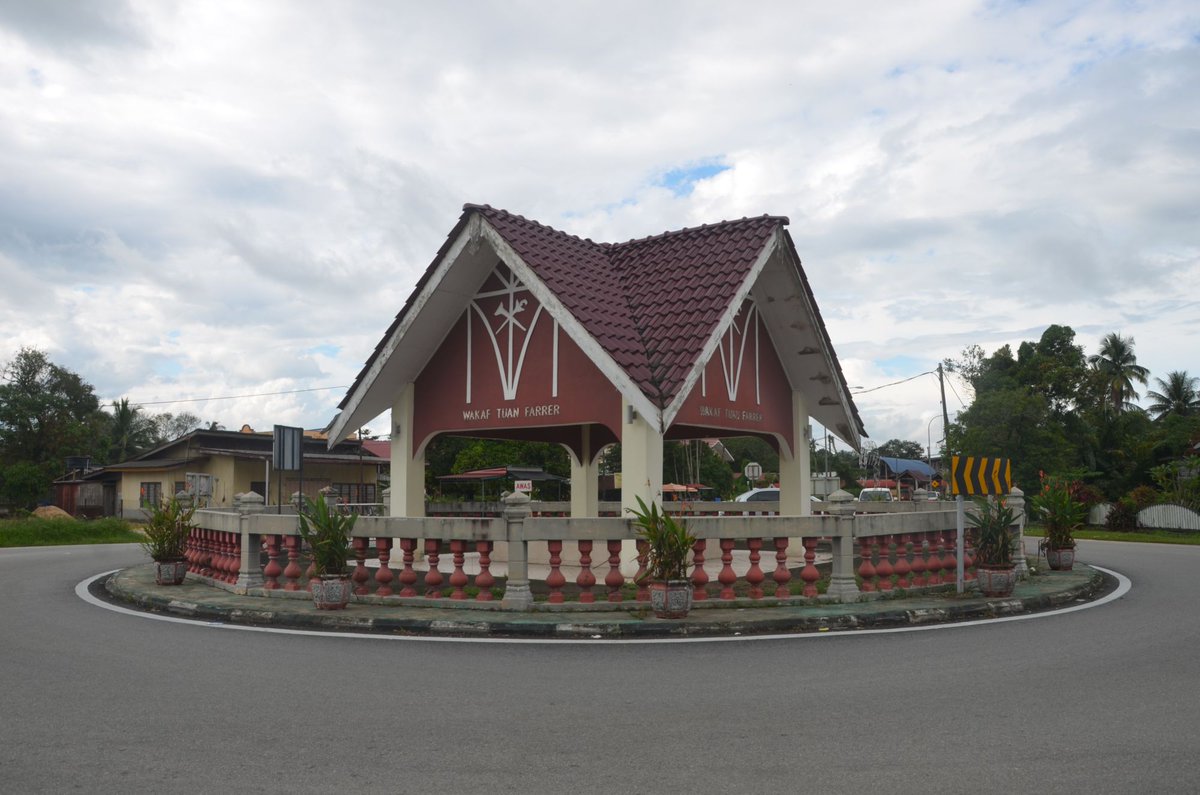 LokmanIsmail2's tweet photo. Wakaf Tuan Farrer merupakan sebuah mercu tanda bandar Pasir Puteh yang dianggap bersejarah. Mercu tanda ini terletak di bulatan pertemuan Jalan Nara, Jalan Manan dan Jalan Tok Tok Janggut.
https://t.co/z7lGog6JkJ https://t.co/WawfLoSvZk