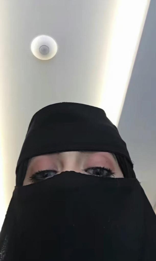 mwqt206's tweet photo. الشمس تطلع بالنهار انا اطلع بالليل فمن اكون https://t.co/MsjoauTGnh