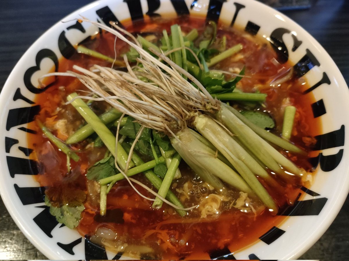 _darguy_'s tweet photo. 熱々スープに餡掛け、
酸味、旨味のバランスがサイコー🍜
美味しすぎる😋

＃酸辣湯麺 https://t.co/C5GpPQesBK