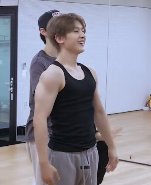 Kinga 👑 | Matthew's omega milkers enthusiast 🐺🥛 tweet media