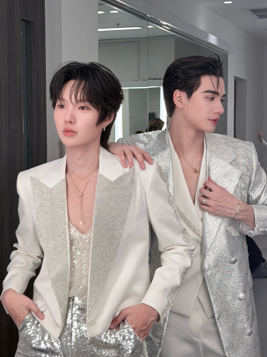 ชอบไหมครับเซอร์ไพรส์วันนี้ ขาววิบวับซิลเวอร์นัว ๆ เจ่งปุ๋ง ณ ไอคอนสยาม

KENGNAMPING COUNTDOWN ICONSIAM
#KENGNAMPINGxICONSIAM