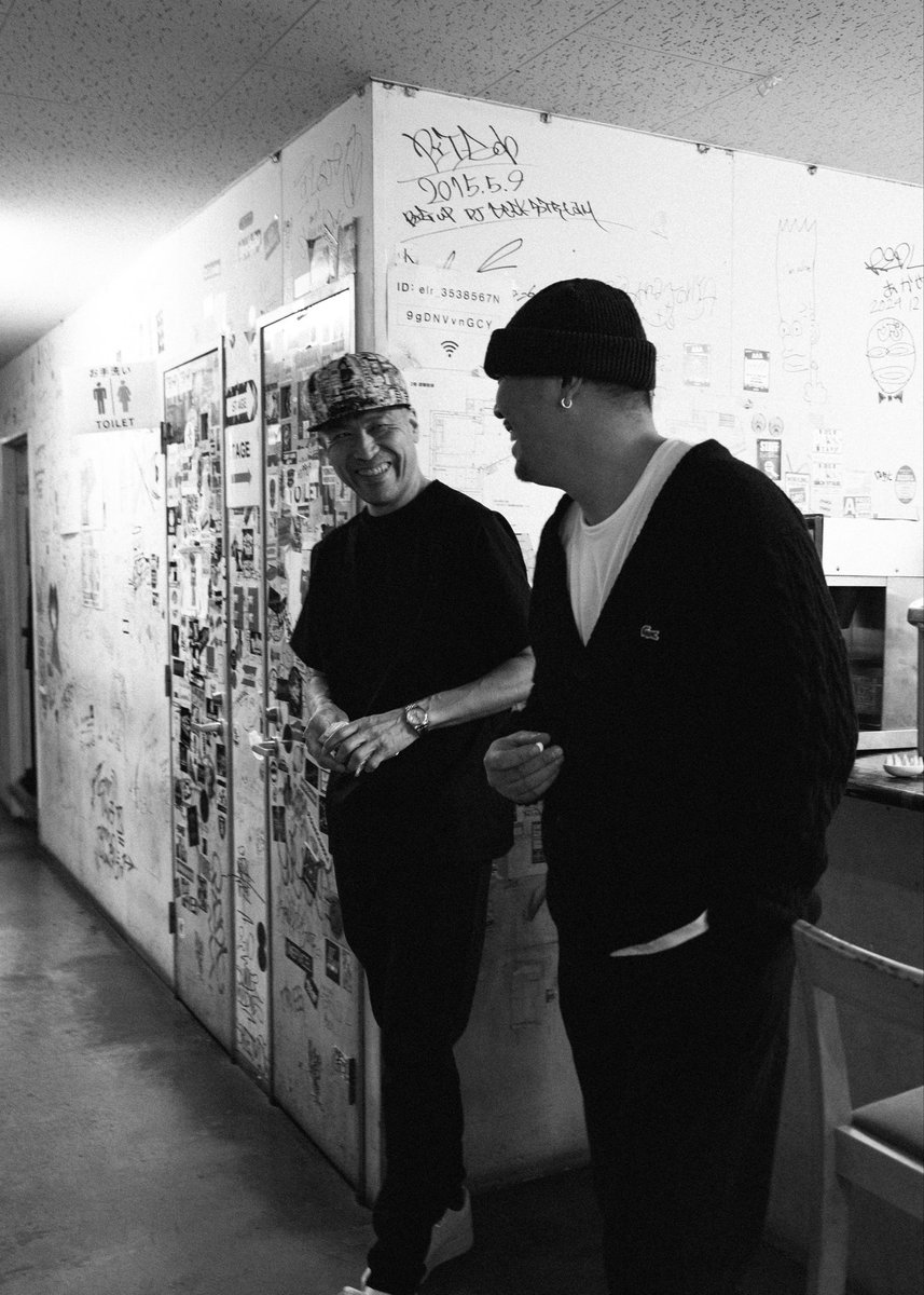 そう！
その通り！
THA BLUE HERBのイヤーエンドライブにシークレットでお邪魔して来ました！

それはそれは
ドラマティックで
エモーショナルで
パッショネートな一瞬でした！

リキッドルームのステージにマイクを置いて来ました。

皆んなありがとう
また来世でお会いしましょう！！！