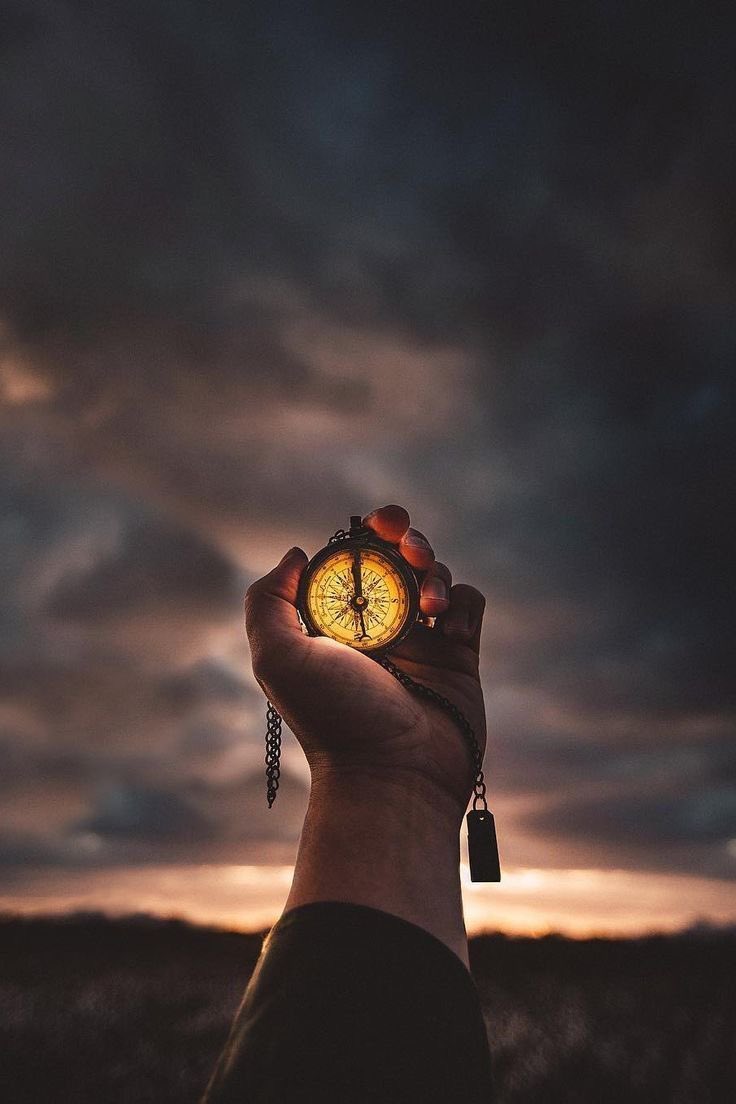 العقل يسأل: كيف أصل؟
الوعي يبتسم من سيصل إلى من

كل طريق ينتهي في النقطة التي لم تتحرك منها قط

ليس هناك جبل لتتسلقه أنت القمة التي تبحث عنها

__Truth

أنت هو من تبحث عنه