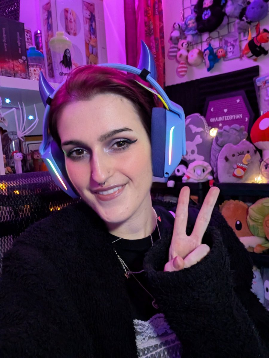 this year ends in a very strange place indeed 🕯️
starting KARMA: The Dark World
twitch.tv/hauntedbyhan