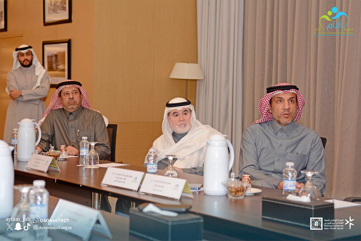 عقد مجلس إدارة جمعية أيتام الجبيل اجتماع مجلس الإدارة الخامس لعام 2025 برئاسة رئيس المجلس أ. فهد المسحل وحضور أعضاء المجلس، وقد ناقش المجلس أبرز إنجازات الجمعية لعام 2025، وأثنى المجلس على النتائج التي حققتها الجمعية والدور البارز في خدمة المستفيدين من الأيتام والأرامل، كما ناقش