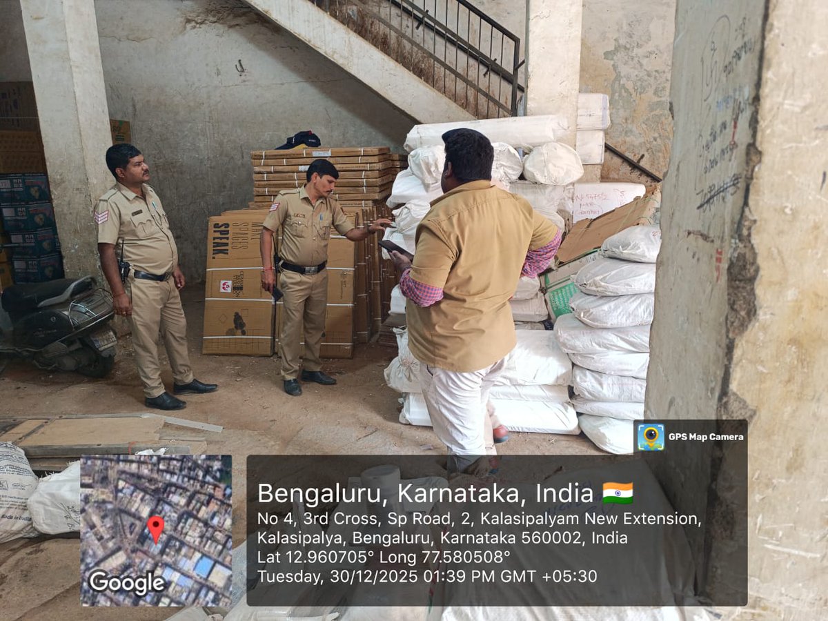 ablechickpetbcp's tweet photo. Precautionary inspections are underway at godowns and manufacturing units to prevent and detect illegal goods, NDPS substances, and other unlawful activities in Chickpete Sub Division police stations jurisdictions. https://t.co/2Bdr6tSsBU