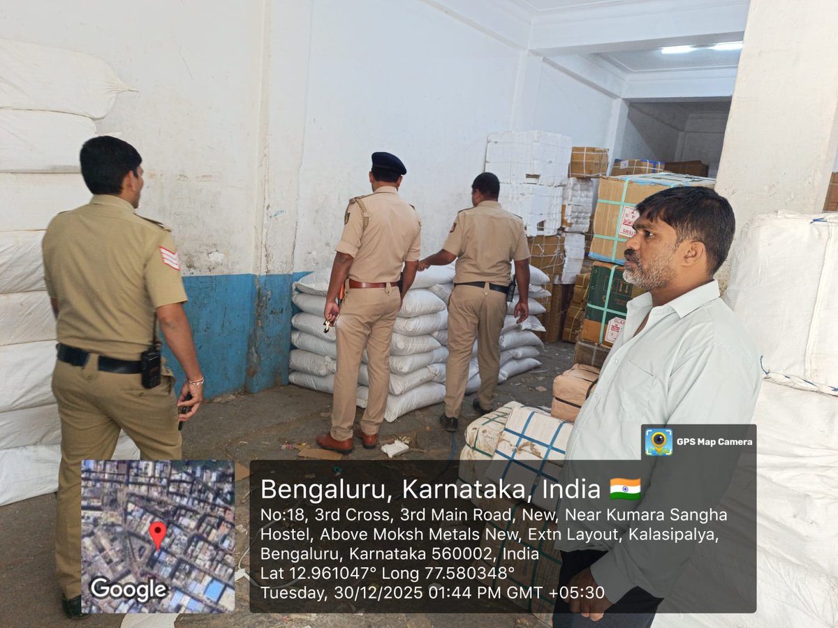 ablechickpetbcp's tweet photo. Precautionary inspections are underway at godowns and manufacturing units to prevent and detect illegal goods, NDPS substances, and other unlawful activities in Chickpete Sub Division police stations jurisdictions. https://t.co/2Bdr6tSsBU