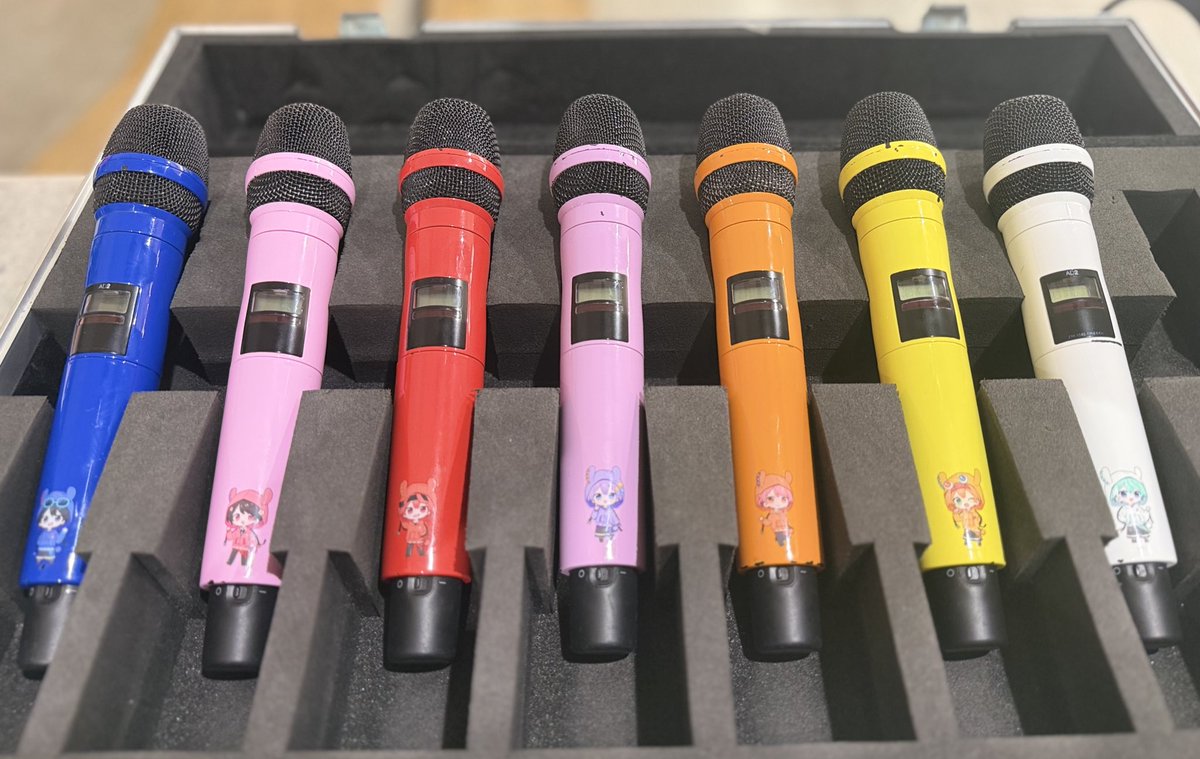 honkon_2525's tweet photo. 展示会終了する時間になったら涙がとまらなかった。
最後展示会の写真撮影してたらサイエボの俺達がちょこらびだって流れてきて、もうちょこらびじゃねーし。って泣きながらツッコミました。今年一のツッコミだと自負しています。
展示会みんな楽しめたみたいでよかった。
気をつけて帰ってね〜！ https://t.co/o9ZBcCPMOY