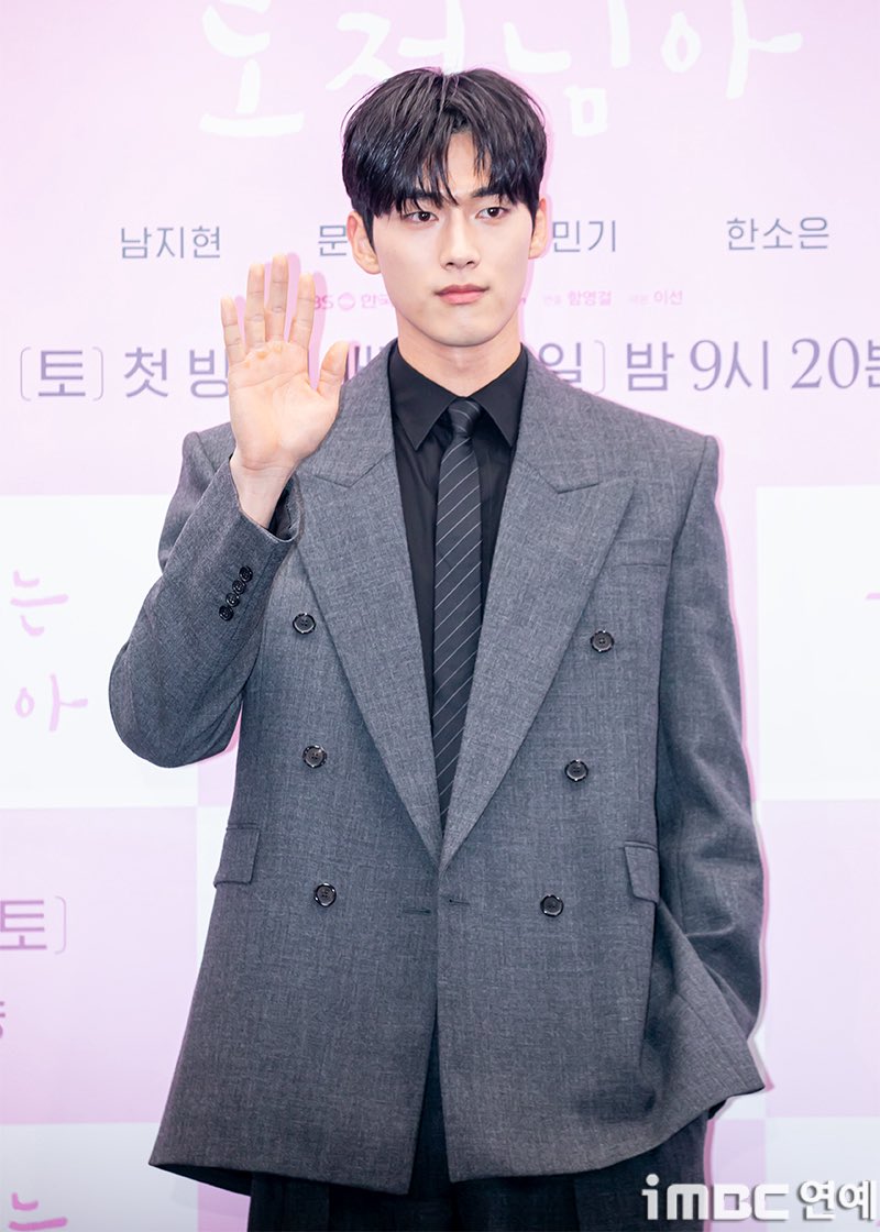 vampsngj's tweet photo. Actor Hong Mingi says he wants to do a rom-com with Park Yoon-ho after Trigger:

"Because I’m already in love with him. I wouldn’t have to act." https://t.co/C64D6sC8dh