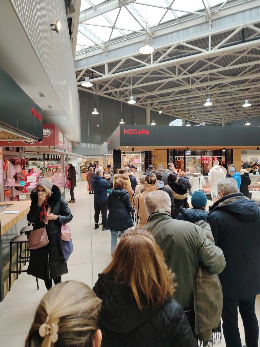 Tradicionalno novogodišnje čekanje u redu za Moravu 🤗