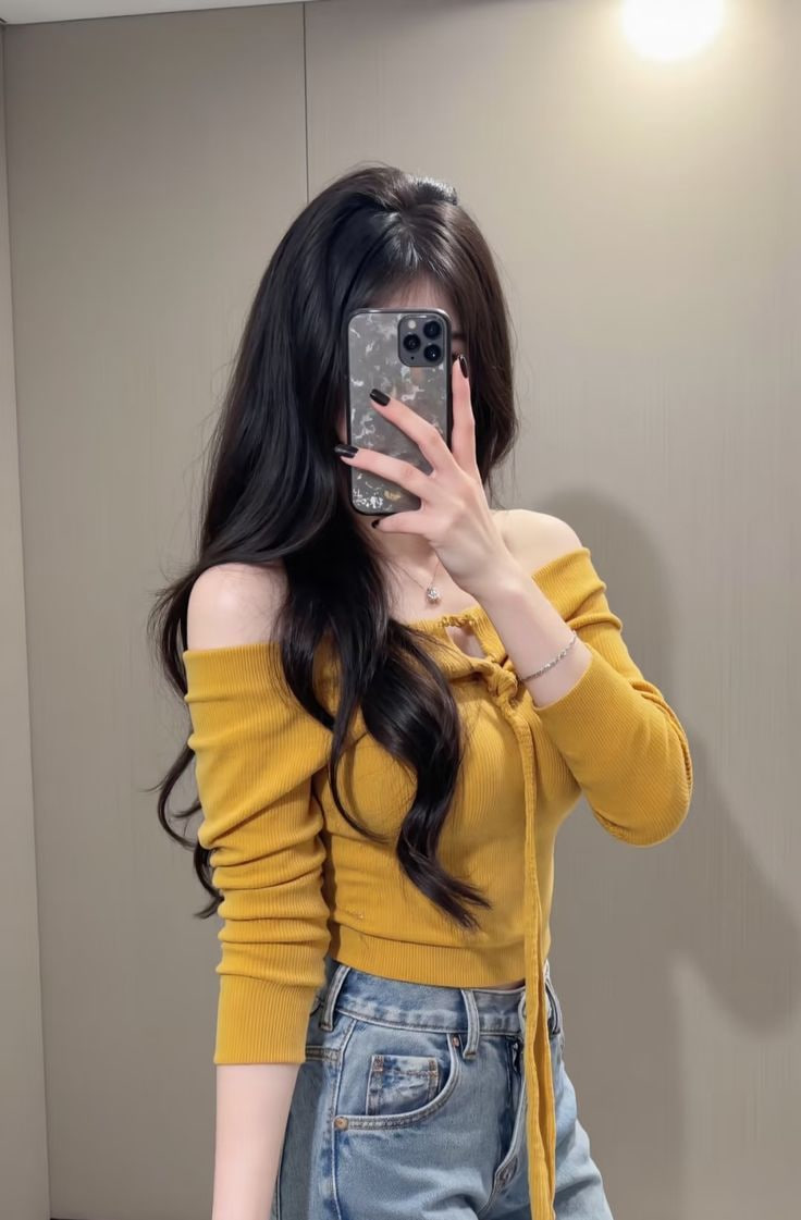 dia_89009's tweet photo. Golden hour, but indoors 💛
#aestheticlook #softvibes #casualstyle #ootd #simplefit https://t.co/jqdXWXq7cj