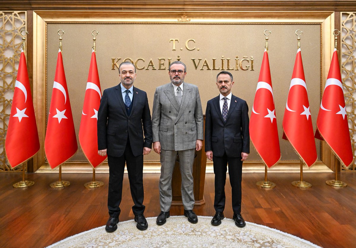 Eski Kültür ve Turizm Bakanı ve AK Parti MKYK Üyesi Mahir Ünal, Vali İlhami Aktaş’ı Ziyaret Etti
⬇️
kocaeli.gov.tr/eski-kultur-ve…