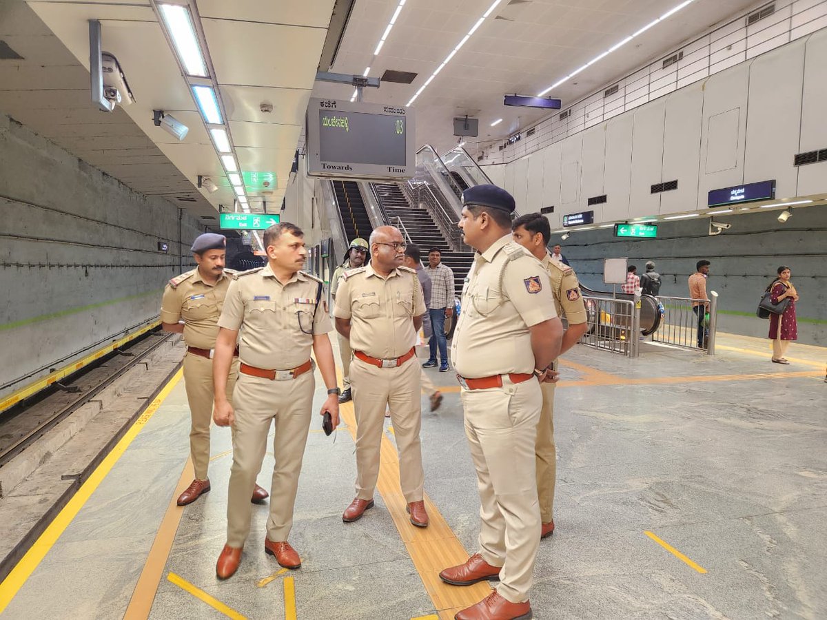 ablechickpetbcp's tweet photo. Visited Kempegowda Metro Station to oversee security arrangements ahead of New Year’s Eve. https://t.co/l8dyyLAsXp