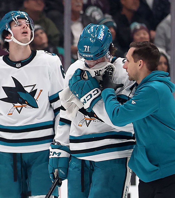 jensens's tweet image. the way the sharks immediately locked in when mack got hit