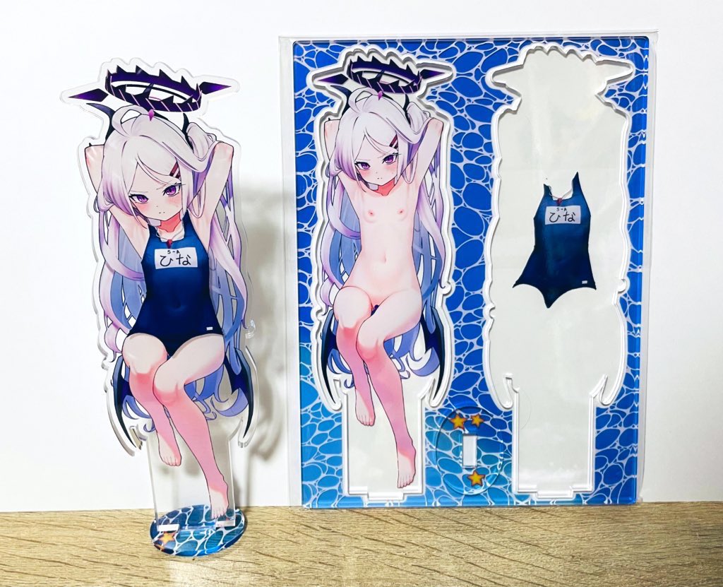 脱がせるアクスタ会場分は完売してしまいましたが、通販は各種少しだけ在庫あります!
https://t.co/3uL596waVM 