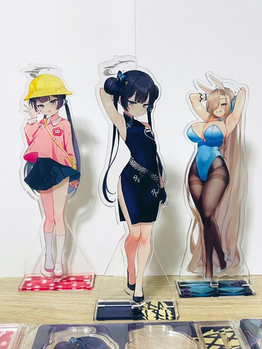 脱がせるアクスタ会場分は完売してしまいましたが、通販は各種少しだけ在庫あります!
https://t.co/3uL596waVM 