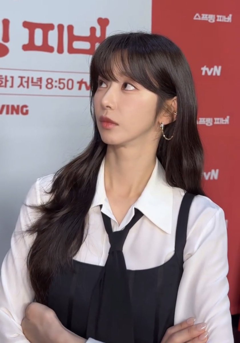 lvizzbeen's tweet image. 옷은심플하게,
하지만 귀에는살벌하게힘줘서 
묘하게 양끼풍기는거ㄴㅁ좋고