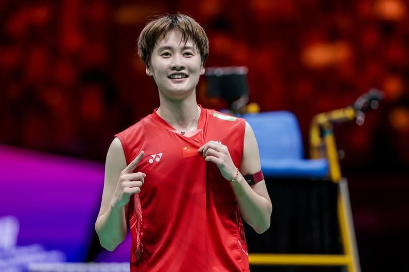 BadmintonR45199's tweet photo. #Stat2025 – Women’s Singles
1⃣🇰🇷An Se Young set several major records in 2025:
• Most matches won & played
• Most Titles/Finals/SF/QF: 11/12/14/15 (73-4)
For comparison:
• 🇨🇳Wang Zhi Yi in 2025: 3/11/11/14 (56-15)
• 🇰🇷An Se Young in 2023: 10/13/16/16 (77-9)
• 🇨🇳Chen Yu Fei in 2023: 4/7/15/16 (64-15)
2⃣🇨🇳Wang Zhi Yi spent the longest time on court: 3538 minutes.
🇰🇷An Se Young: 3479 min
🇮🇩Putri Kusuma Wardani: 3120 min
Wang Zhi Yi’s 3538 minutes is the 3rd longest season in WS history, after 🇰🇷An Se Young’s 4072 and 🇨🇳Chen Yu Fei’s 3,900 (both in 2023).
3⃣🇨🇳Wang Zhi Yi got 8 runner-up in 2025, breaking the former record of 7 held by:
🇨🇳Chen Yu Fei (2022),
🇨🇳Gong Zhi Chao (1997),
🇰🇷Bang Soo Hyun (1995).
She become the player with the most runner-up in a single season.😤
4⃣🇰🇷An Se Young defeated 🇨🇳Wang Zhi Yi 8 times in a row this year.😲 The former record for the "longest winning streak against an opponent in a single season'' was 6:
2006 🇨🇳Lin Dan - 🇮🇩Taufik Hidayat
2011 🇲🇾Lee Chong Wei - 🇩🇰Peter Gade
2022 🇩🇰Viktor Axelsen - 🇮🇩Anthony Ginting
2017 (TPE)Tai Tzu Ying - 🇰🇷Sung Ji Hyun
2018 (TPE)Tai Tzu Ying - 🇨🇳Chen Yu Fei, 🇮🇳Saina Nehwal
2023 🇰🇷An Se Young - 🇨🇳He Bing Jiao, (TPE)Tai Tzu Ying
5⃣🇰🇷An Se Young won 5 Super 750 titles this year. Only 3 players have more or equal this number in their entire careers: 🇨🇳Chen Yu Fei (6), 🇯🇵Akane Yamaguchi (5), (TPE)Tai Tzu Ying (5).
6⃣🇰🇷An Se Young recorded two great winning streak in 2025:
27 (Malaysia Open - Singapore Open QF),
20 (Denmark Open - World Tour Final, ongoing).
7⃣🇰🇷An Se Young's prize money of 2025 is: $1,003,175.
In badminton history, only 18 singles players and 7 doubles players have earned over $1M in their entire careers.🤯
8⃣Win rate ranking of 2025 (main players)
1. 94.81% 🇰🇷An Se Young
2. 87.88% 🇨🇳Chen Yu Fei
3. 78.87% 🇨🇳Wang Zhi Yi
4. 77.78% 🇯🇵Akane Yamaguchi
5. 71.67% 🇨🇳Han Yue
6. 70.18% 🇹🇭Pornpapwee Chochuwong
7. 66.67% 🇯🇵Nozomi Okuhara, 🇮🇩Putri Kusuma Wardani, 🇮🇳Unnati Hooda
10.65.0% 🇹🇭Ratchanok Intanon