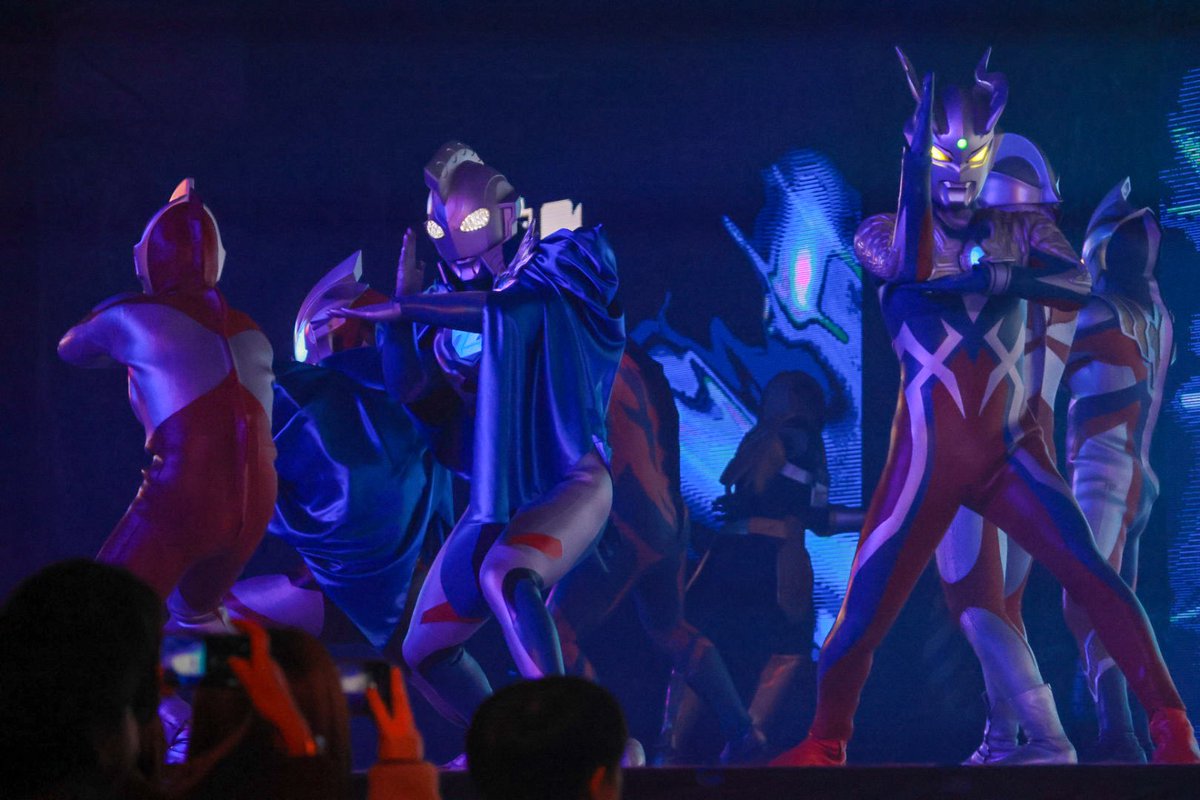 kousaku_in_hell's tweet photo. ニューイヤーズEXPO満喫しました。神席引いてベリアルから特大ファンサ頂いたので良い1年の締めくくりという事で🥇 https://t.co/Sx82aXee6v