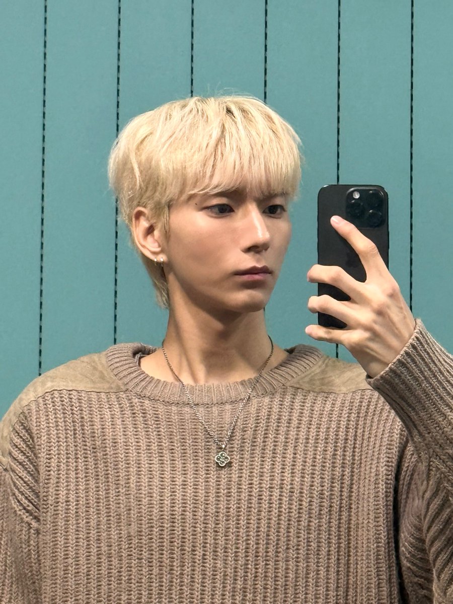 XH_official's tweet image. 오드가 부른 “엑소 선배님들의 첫 눈” 들으시고
올 한 해 잘 마무리하시고 새해도 행복하게 맞이하세요오

#XdinaryHeroes 
#Ode #오드