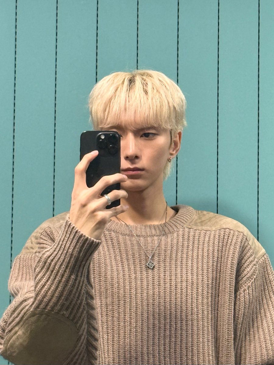 XH_official's tweet image. 오드가 부른 “엑소 선배님들의 첫 눈” 들으시고
올 한 해 잘 마무리하시고 새해도 행복하게 맞이하세요오

#XdinaryHeroes 
#Ode #오드