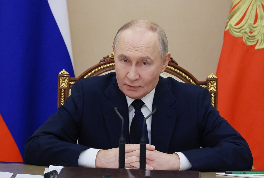 Moscow Threatens Non-Diplomatic Response to Alleged Ukrainian Attack on Putin's Residence. Russian Foreign Minister Sergey Lavrov stated that Moscow remains committed to the US-mediated peace process, “Russia’s negotiating position will be revised” in light of Ukraine’s “reckless