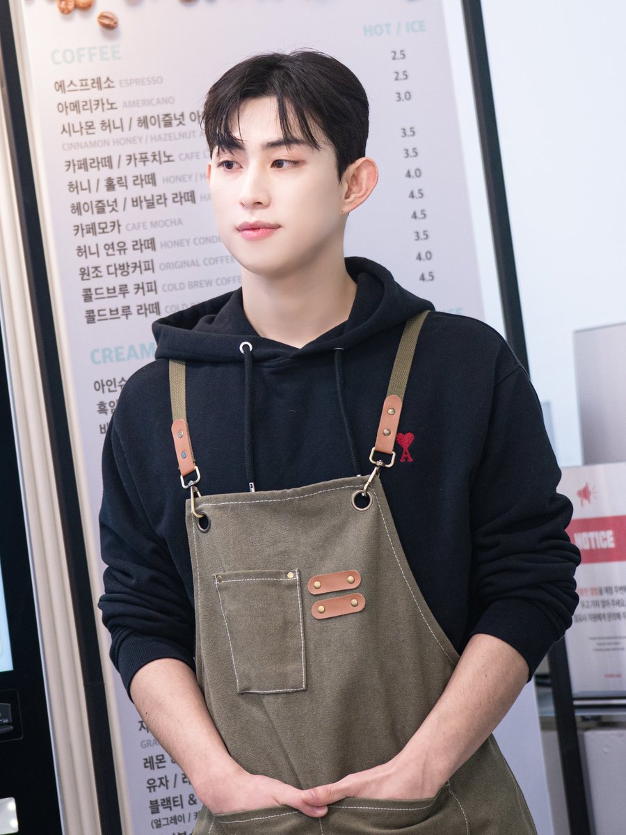 MySecretVampire's tweet photo. #거뱀어 🧛🏻 #MySecretVampire
<거짓말, 뱀파이어가 어디 있어?> Special CAFE & FAN SIGN EVENT 🩸
설렘 맛집 현장.zip 📸 (3)

✦:˒◦⋆ 심장도둑 범인은 바로 눈앞에 🧛🏻✧˖°
☾⋆｡˚ 신고해도 소용없어요, 이미 늦었거든요 💗

#거짓말뱀파이어가어디있어 #거뱀어 #MySecretVampire
#이태형 #Leetaehyeong #Drama #BL