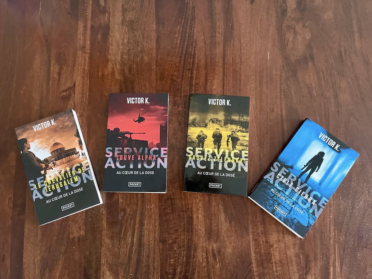 martincadeau's tweet photo. Je crois bien que le Père Noël a eu bon goût cette année @VincentCrouzet4 
📚
Passer les fêtes en compagnie d’Athena et du service Action et un programme on ne peut plus sympathique 👌

Vivement le prochain ! https://t.co/jdkC1o0bfS