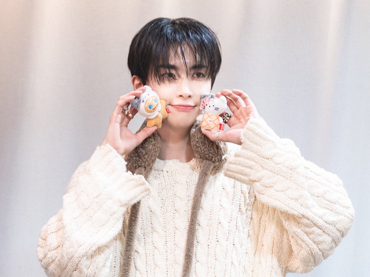 MySecretVampire's tweet photo. #거뱀어 🧛🏻 #MySecretVampire
<거짓말, 뱀파이어가 어디 있어?> Special CAFE & FAN SIGN EVENT 🩸
설렘 맛집 현장.zip 📸(4)

이렇게 폭닥폭닥하고 하얗고 ⋆˚ ☁︎
사랑스럽고 귀여운데 진짜 뱀파이어 조심 ˚ʚ🧛🏻ɞ˚ 💘

#거짓말뱀파이어가어디있어 #거뱀어 #MySecretVampire
#이동열 #LeeDongYeol #Drama #BL