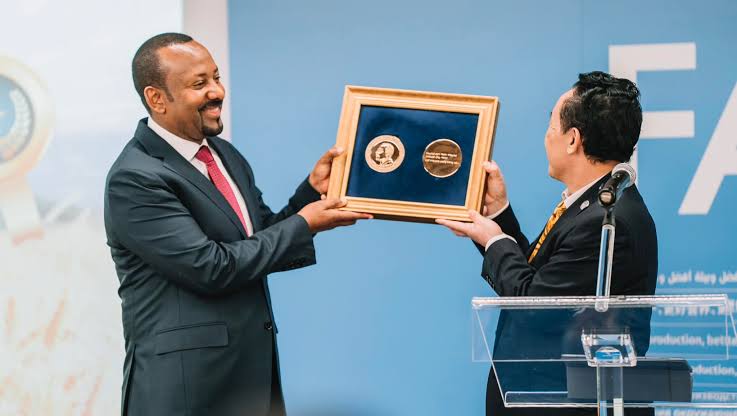 BehiwotTilahun's tweet image. Fact Matters! 🇪🇹
Ethiopian Prime Minister Dr. Abiy Ahmed has received several national and international honors for his work in peace-building and national reforms. 

His awards include:

🔹 Nobel Peace Prize (2019): Awarded by the Nobel Foundation "for his efforts to achieve
