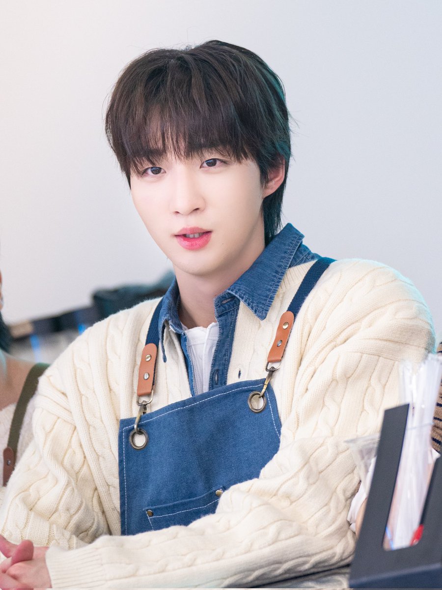 MySecretVampire's tweet photo. #거뱀어 🧛🏻 #MySecretVampire
<거짓말, 뱀파이어가 어디 있어?> Special CAFE & FAN SIGN EVENT 🩸
설렘 맛집 현장.zip 📸(5)

다정한 눈빛에 비율까지 완벽 ──★ ˙ ̟ 👔✨
숨만 쉬어도 청춘 로맨스 화보 비주얼📸💯

#거짓말뱀파이어가어디있어 #거뱀어 #MySecretVampire
#이주영 #leejuyoung #Drama #BL
