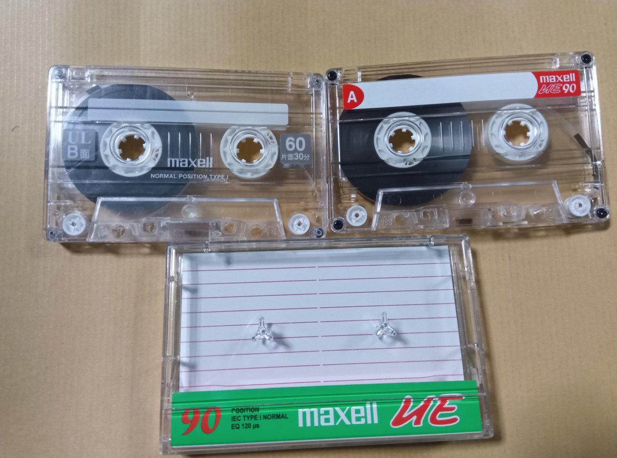 ダイソーで話題の新商品のカセットテープ買ってきた。 maxell ue 90分