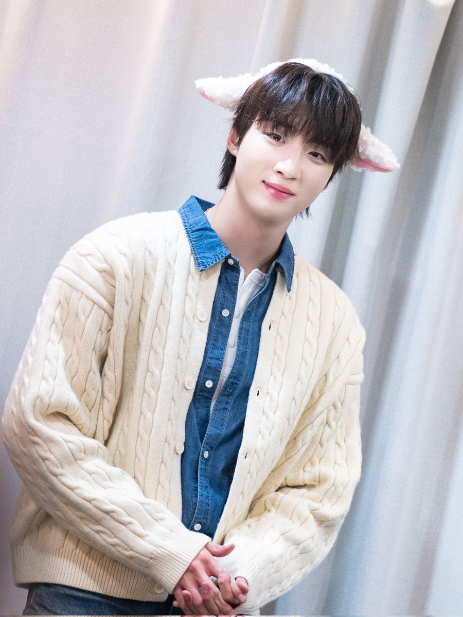 MySecretVampire's tweet photo. #거뱀어 🧛🏻 #MySecretVampire
<거짓말, 뱀파이어가 어디 있어?> Special CAFE & FAN SIGN EVENT 🩸
설렘 맛집 현장.zip 📸(5)

다정한 눈빛에 비율까지 완벽 ──★ ˙ ̟ 👔✨
숨만 쉬어도 청춘 로맨스 화보 비주얼📸💯

#거짓말뱀파이어가어디있어 #거뱀어 #MySecretVampire
#이주영 #leejuyoung #Drama #BL