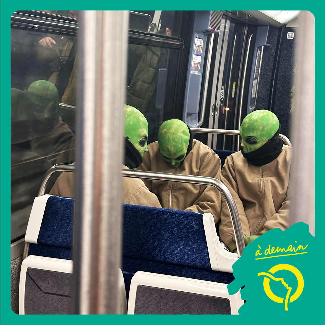 Ligne6_RATP's tweet photo. [Vu sur nos lignes] Il semblerait que nos 3 individus non identifiés aient été aperçus sur la #ligne6 #ratp ... 👀🚇 https://t.co/6hD8WVMx3U