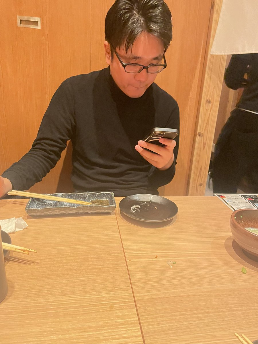 sin49337219's tweet photo. サシ飲み https://t.co/KHcP5iNkbT