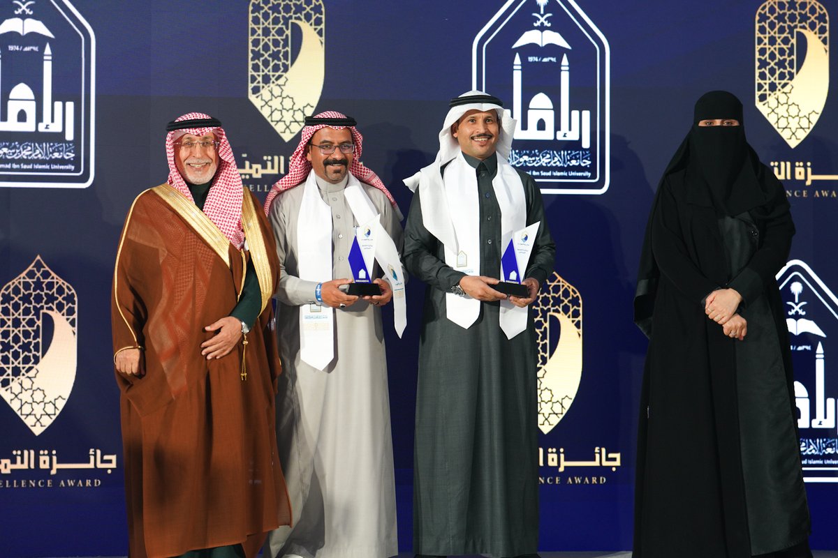 🔶فرع جائزة التميز البحثي
🔹فئة جائزة أفضل كتاب مترجم:
أ.د. حسن أحمد عبد الله رديني
د. محمد موسى يحيى الزهراني
د. مرام بنت عثمان المنيع
د. منى بنت سعد الحقباني