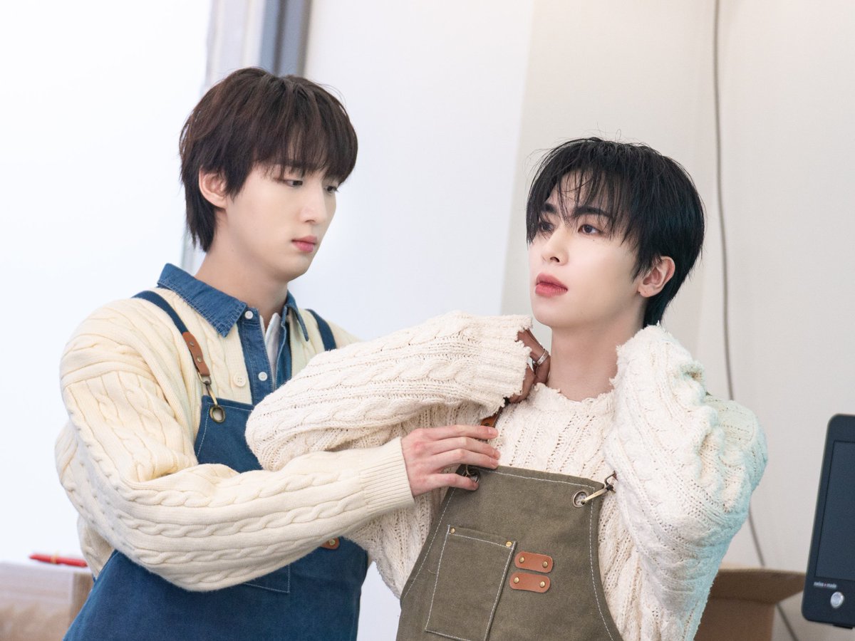 MySecretVampire's tweet photo. #거뱀어 🧛🏻 #MySecretVampire
<거짓말, 뱀파이어가 어디 있어?> Special CAFE & FAN SIGN EVENT 🩸
케미 맛집 현장.zip 📸(2)

₊˚⊹ 모찌 둘이 붙어있어요 🍡🍡
 ✧˖° 떼어놔도 계속 붙어요 ₊˚⊹ ☁️

#거짓말뱀파이어가어디있어 #거뱀어 #MySecretVampire
#이주영 #leejuyoung #이동열 #LeeDongYeol #Drama #BL